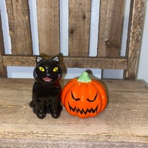 Cat and pumpkin halloween salt and pepper shakers from Cracker Barrel